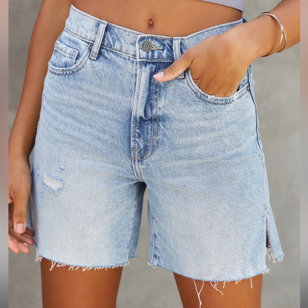 Vici Light Wash Denim Jean Shorts